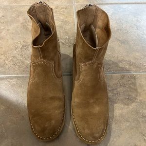 UGG light brown suede booties